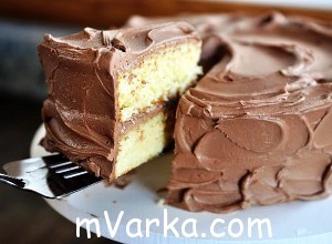 Бисквитный торт с шоколадной глазурью