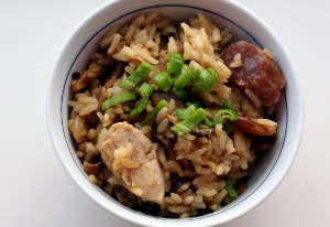 Рис по-китайски с курицей и грибами шиитаке