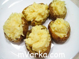 Фаршированная картошка с сыром и чесноком