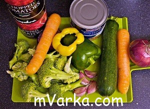 Запеканка из макарон с овощами и тунцом