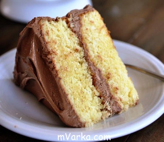 Бисквитный торт с шоколадной глазурью