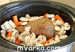 Ароматная говядина с грибами и картошкой